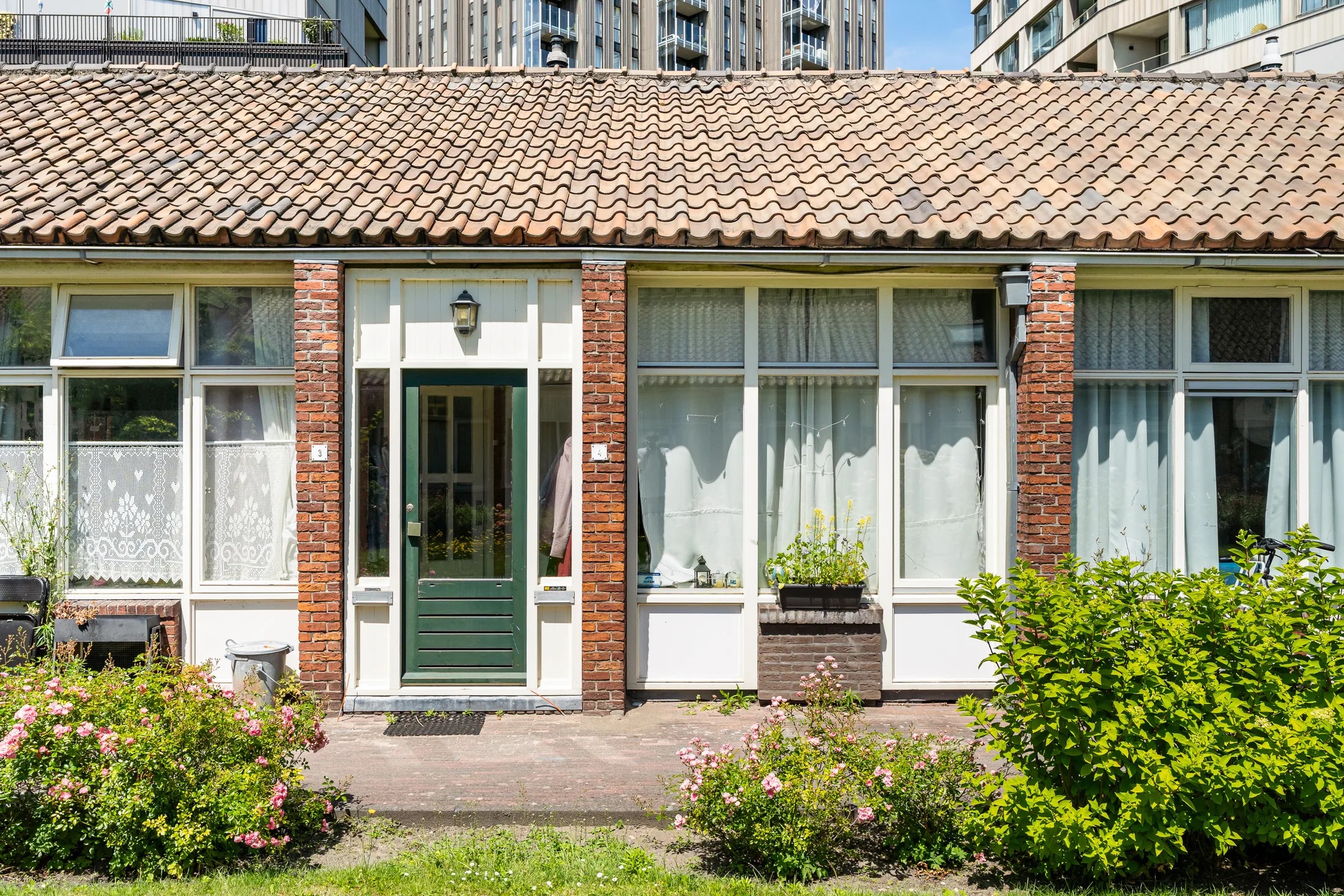 Tussenwoning (hofjeswoning) Paviljoenshof 4 in Leiden