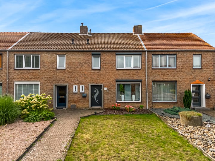 Eengezinswoning, tussenwoning Burg van Mulkenstraat 46 in Elsloo