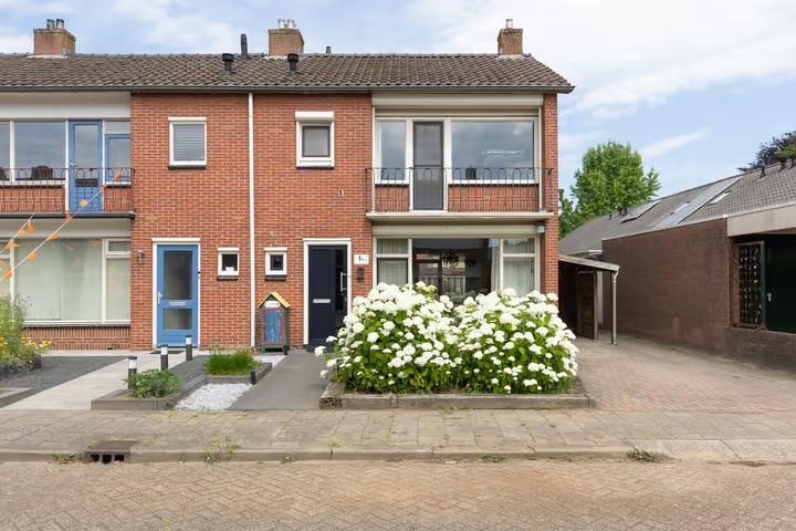 Hoekwoning Normandiestraat 2 in Groenlo