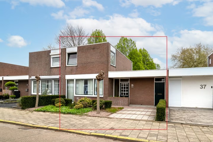 Geschakelde woning Kennedyplantsoen 35 Landgraaf
