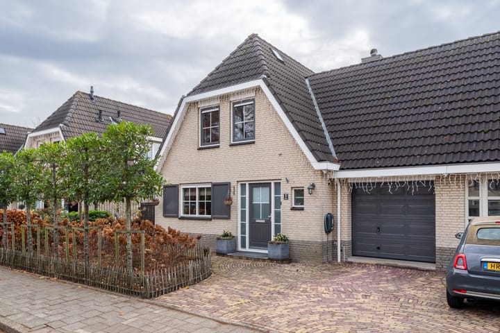 Geschakelde 2-onder-1-kapwoning Cellolaan 3 in Barendrecht
