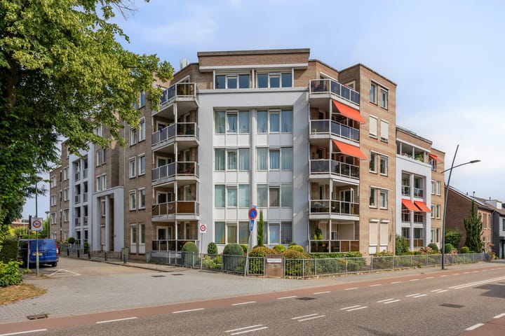 Portiekflat (appartement) Heuvelstraat 8 in Beek