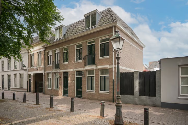 Hoekwoning Kruisbroedershof 3 in 's-Hertogenbosch