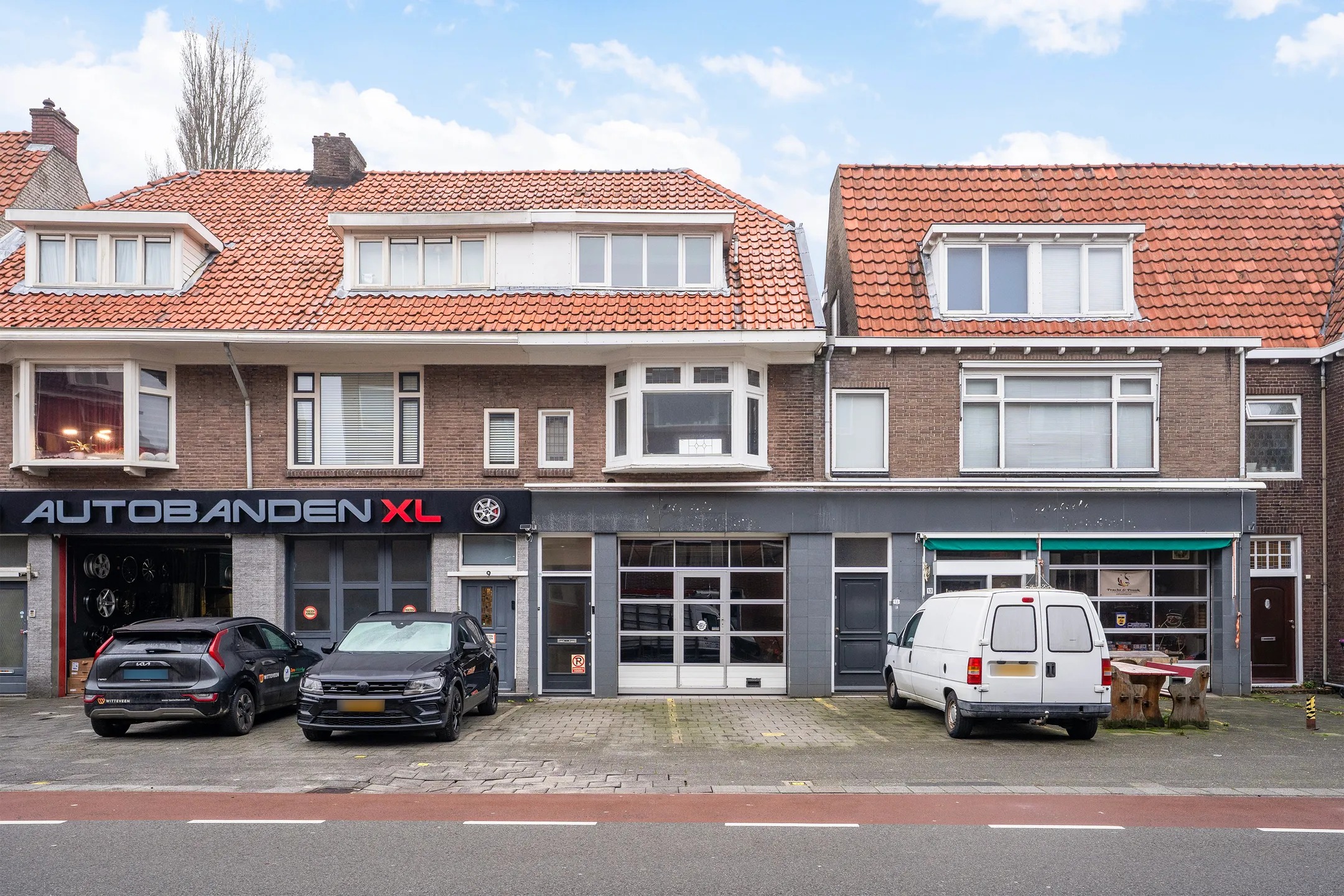 Tussenwoning (drive-in woning) Bleeklaan 11 in Leeuwarden