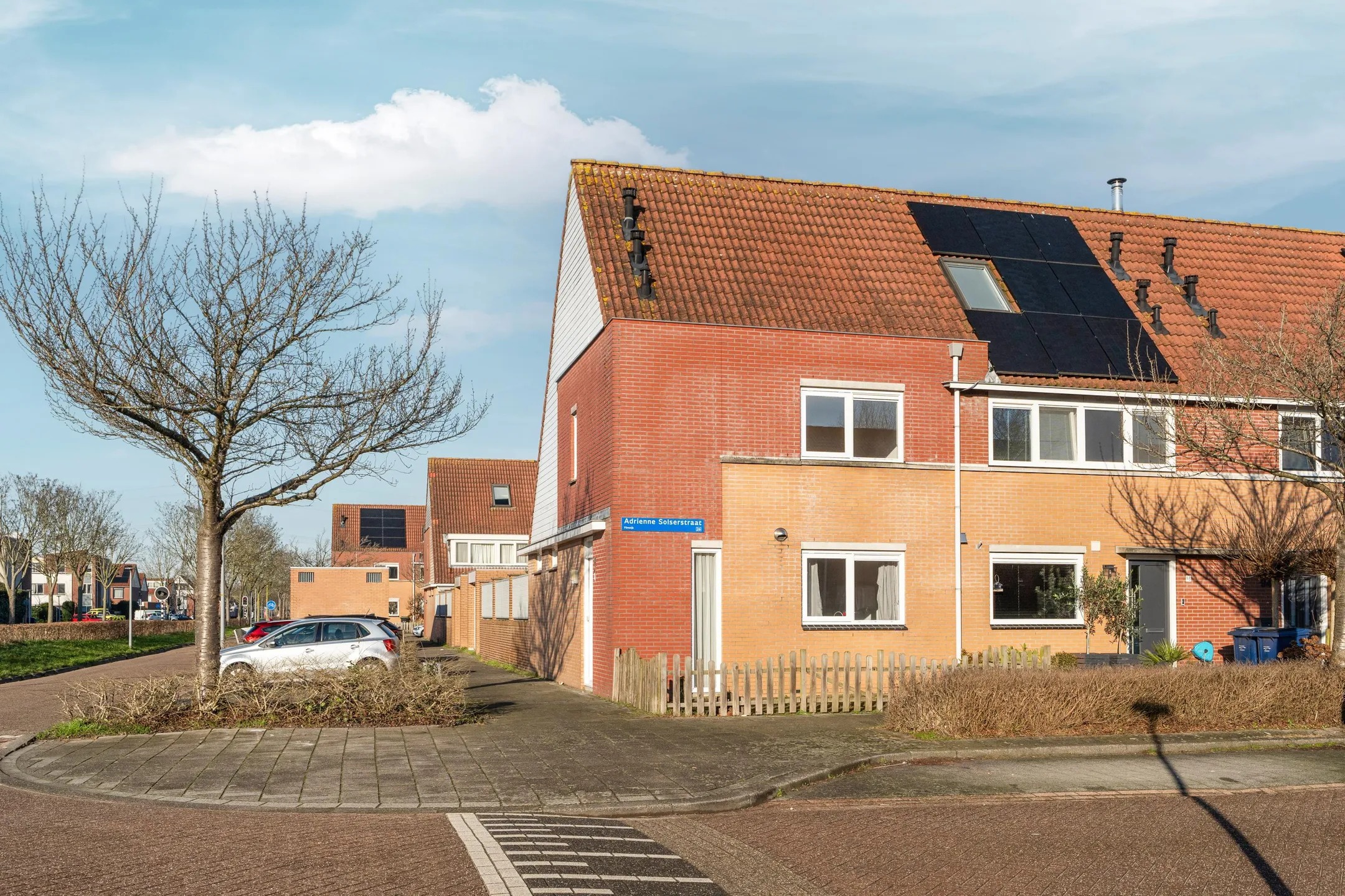 Hoekwoning Adrienne Solserstraat 98 in Almere