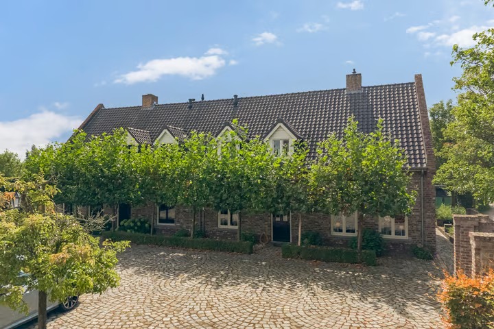 Halfvrijstaande woning (hofjeswoning) Hoverhofweg 53 in Venlo