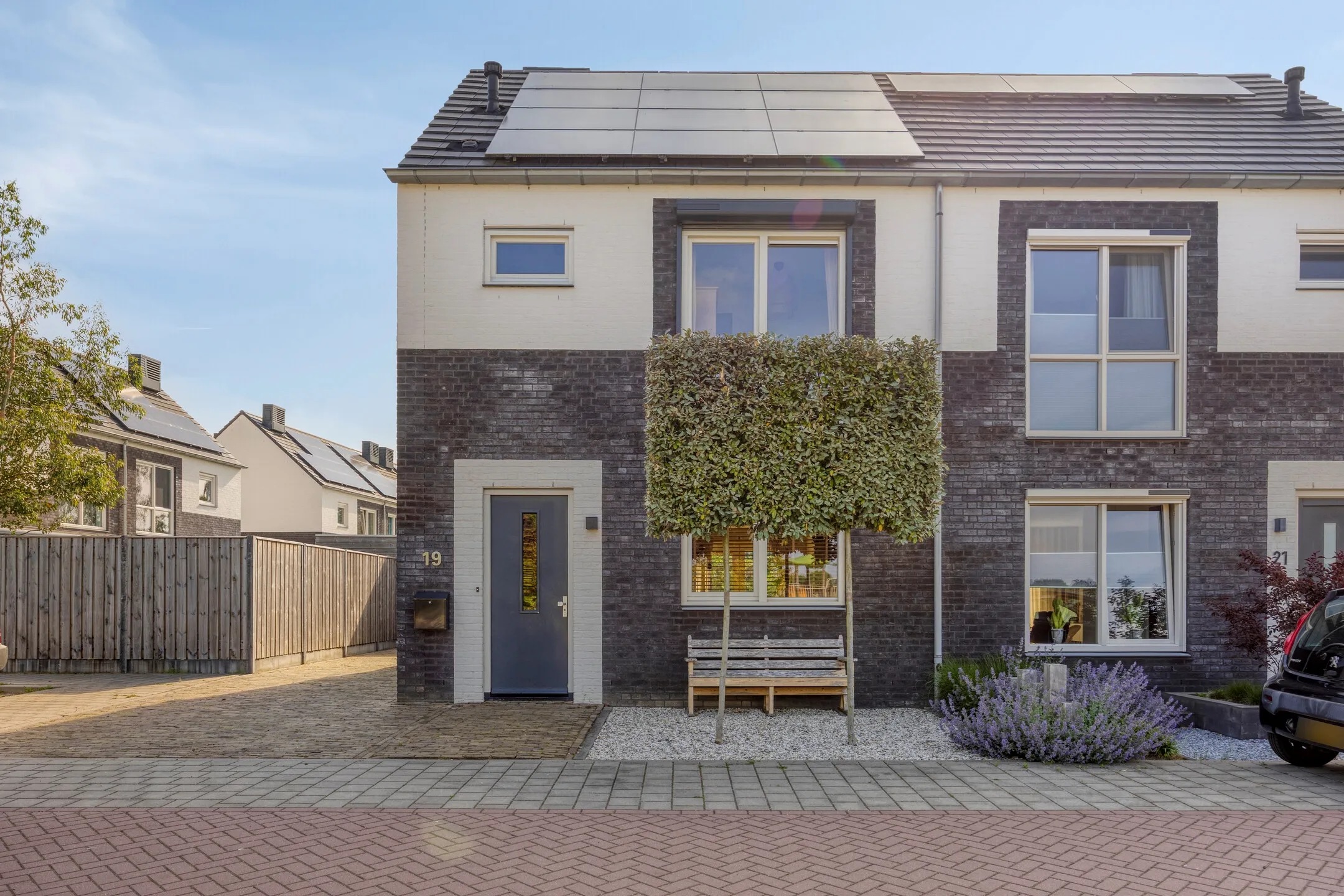 Geschakelde 2-onder-1-kapwoning Pastoor Suijsstraat 19 in Katwijk NB
