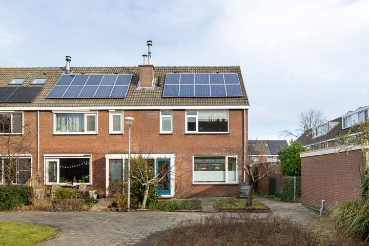 Hoekwoning Hazelaarlaan 2 in Gouda