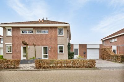 2-onder-1-kapwoning Walkvat 42 in Alphen