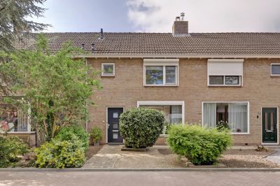 Tussenwoning Commanderijstraat 8 in Schelluinen