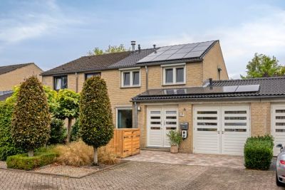 Bungalow, geschakelde 2-onder-1-kapwoning (semi-bungalow) Plantsoen 16 in Heesch