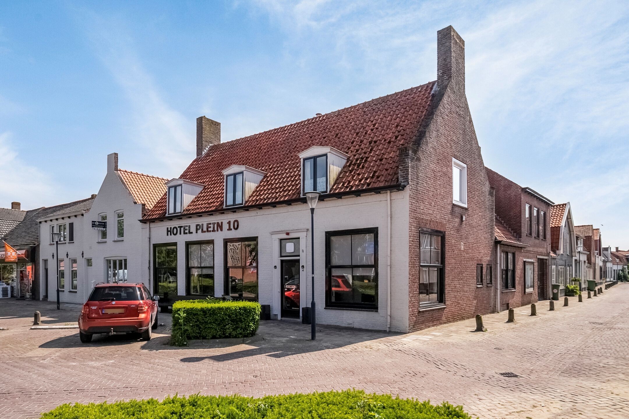 Eengezinswoning, hoekwoning Dorpsplein 10 Zuidzande