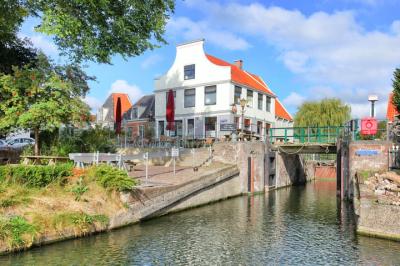 Hoekwoning Nieuwendammerdijk 297 H in Amsterdam