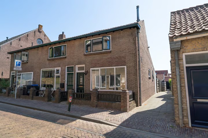 Hoekwoning Oost-Krakeelstraat 12 in Sommelsdijk