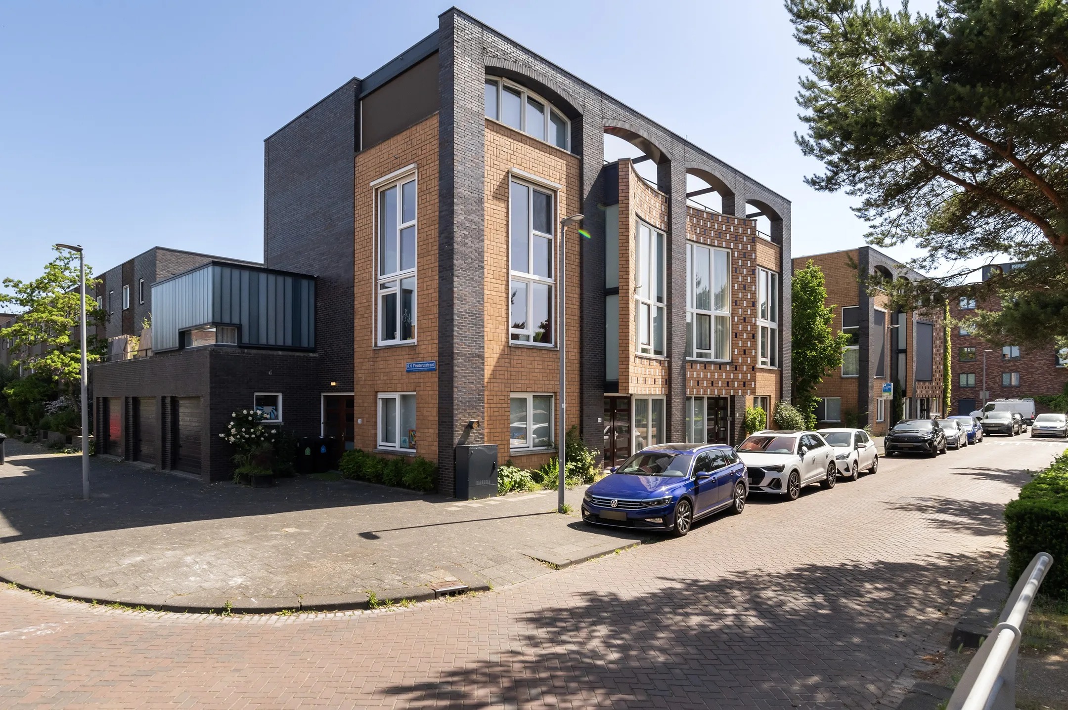 Tussenwoning W.G. Witteveenplein 69 in Rotterdam