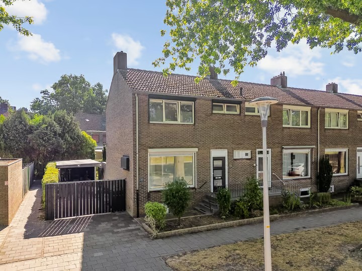 Hoekwoning Bruinkoolweg 28 in Heerlen
