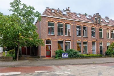 Herenhuis, hoekwoning Berkenlaan 20 in Ede