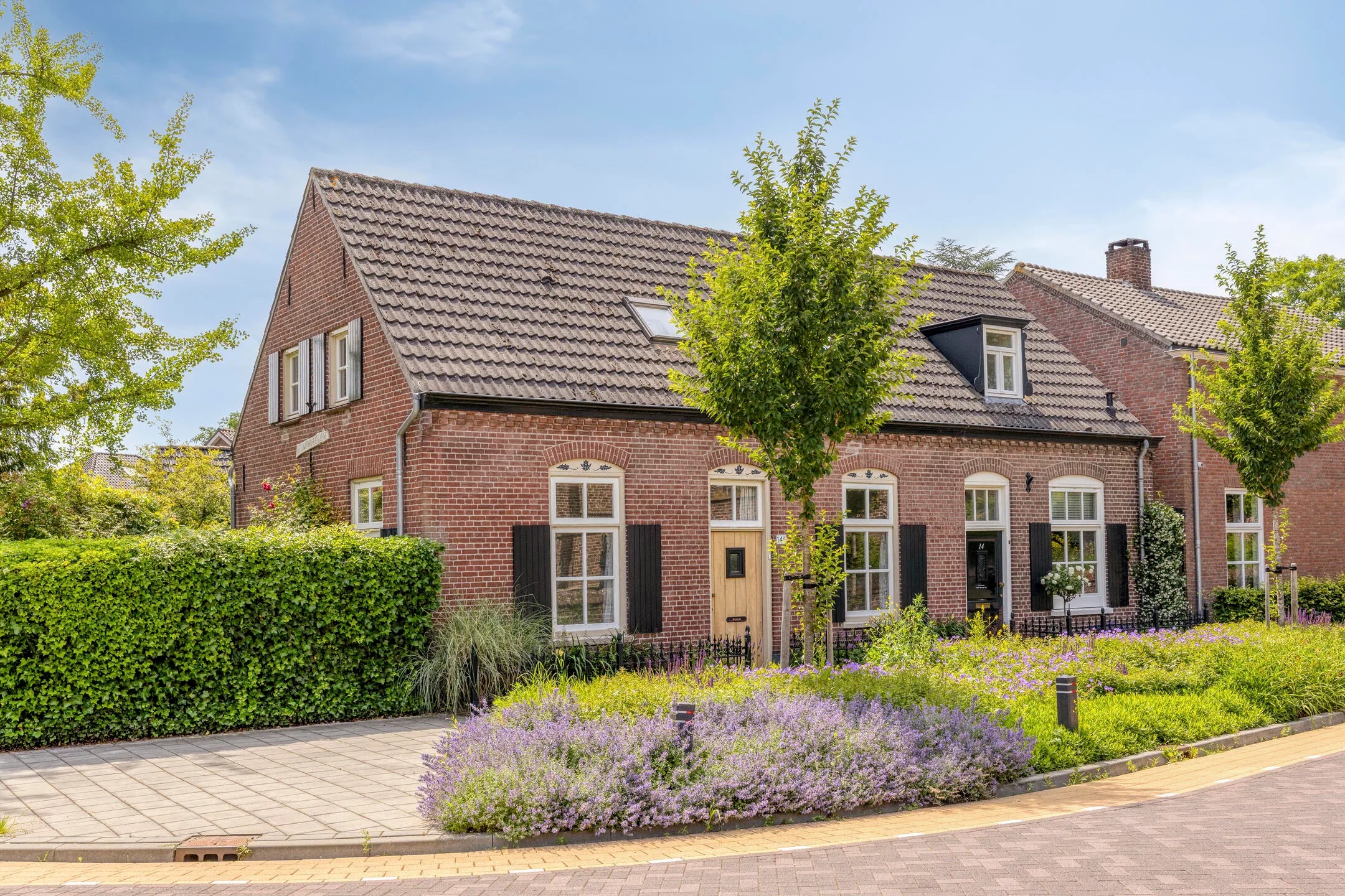 2-onder-1-kapwoning Kerkstraat 14 a in Beek en Donk