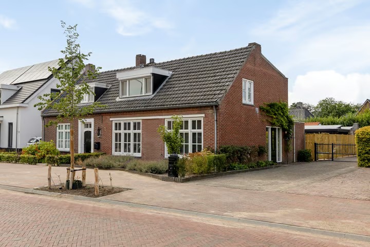 2-onder-1-kapwoning Dr. Ant. Mathijsenstraat 27 in Budel