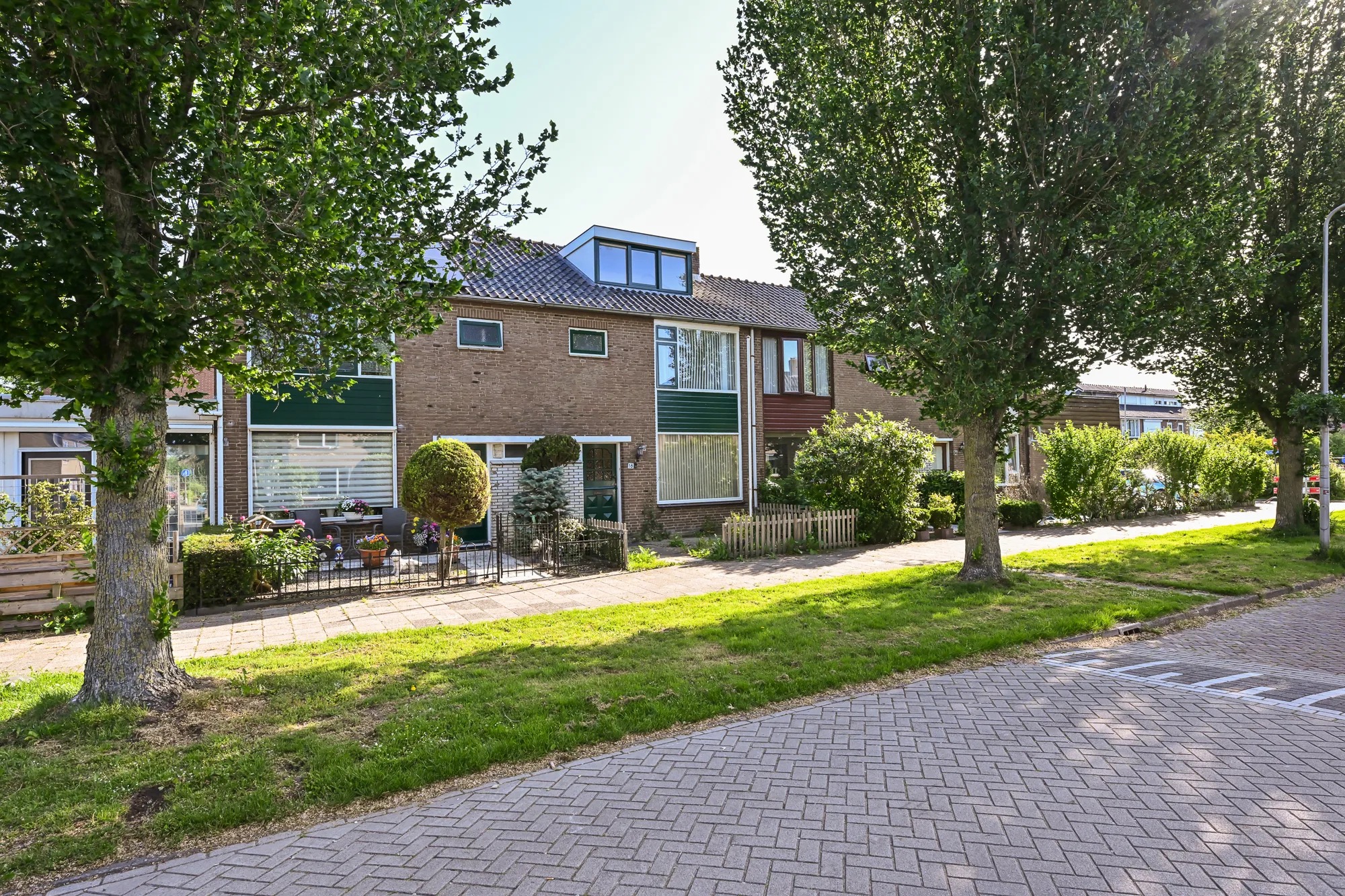 Tussenwoning Anjerlaan 18 in De Kwakel