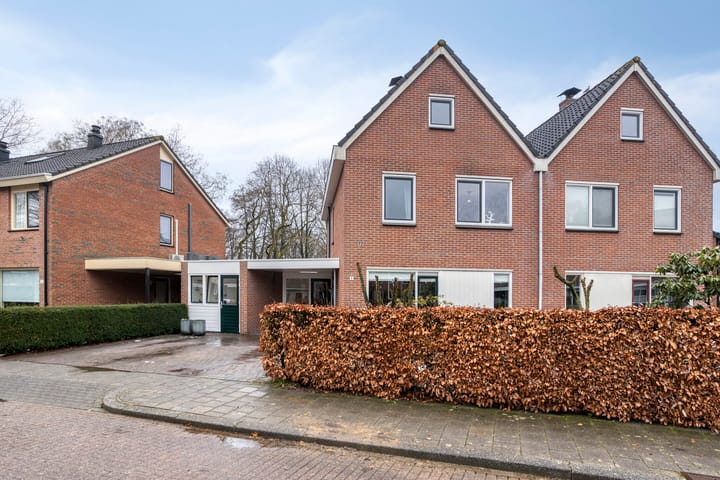 Geschakelde 2-onder-1-kapwoning Louis Saalbornstraat 8 in Hengelo