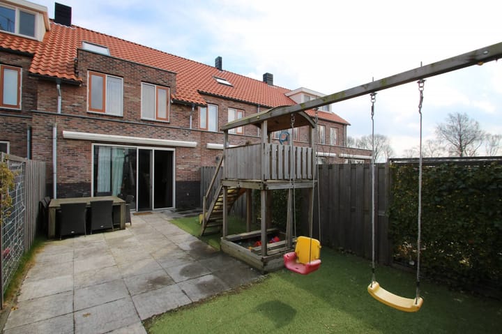 Eengezinswoning, tussenwoning Kees van Dongenlaan 38 Rhoon