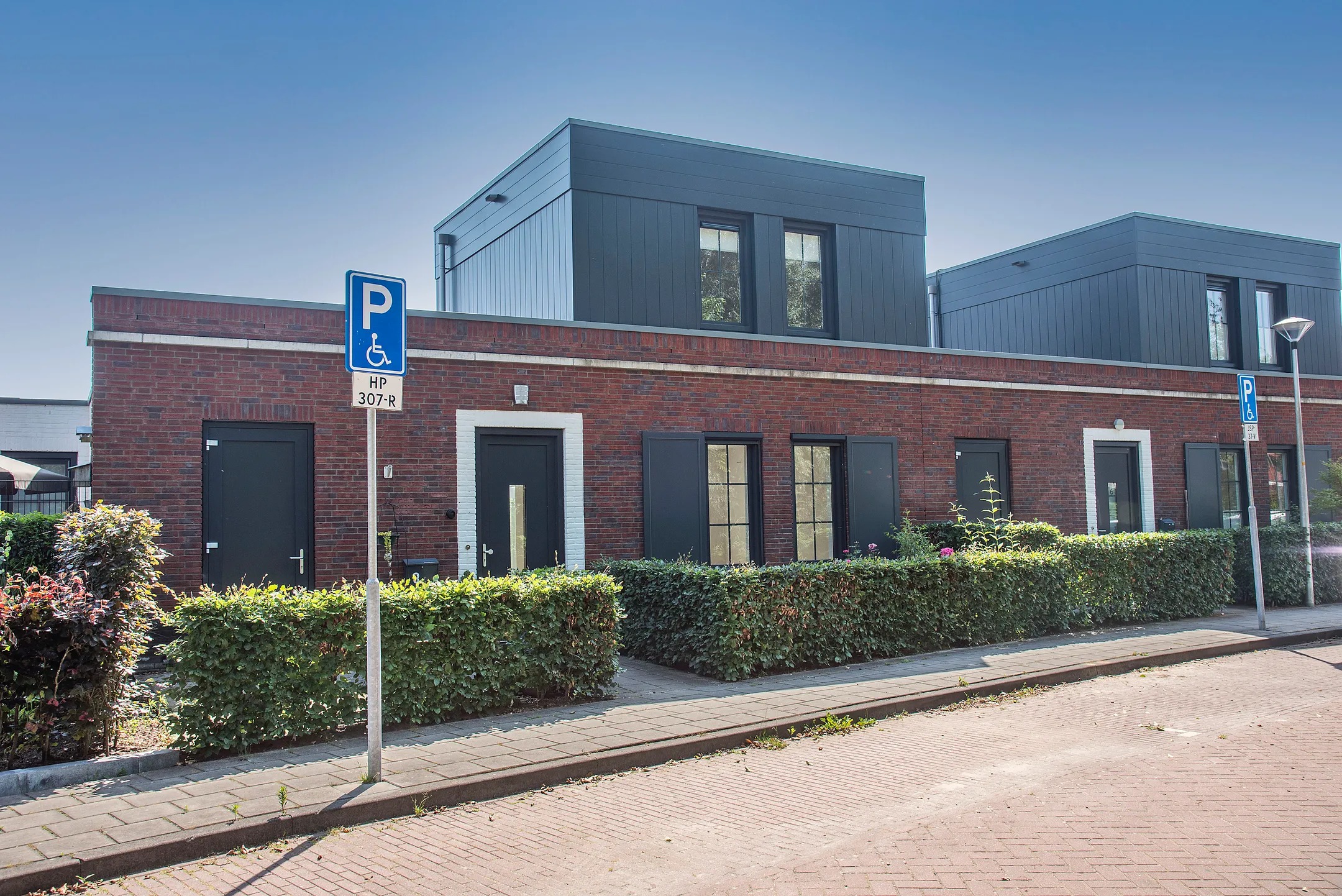 Geschakelde woning (semi-bungalow) Bernard Roerinkstraat 8 in Enschede