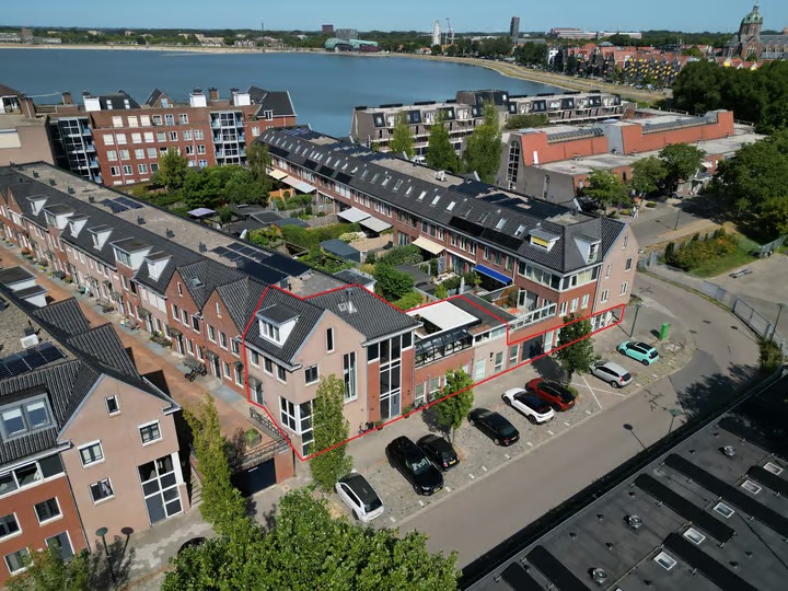Hoekwoning Visserseiland 151 in Hoorn