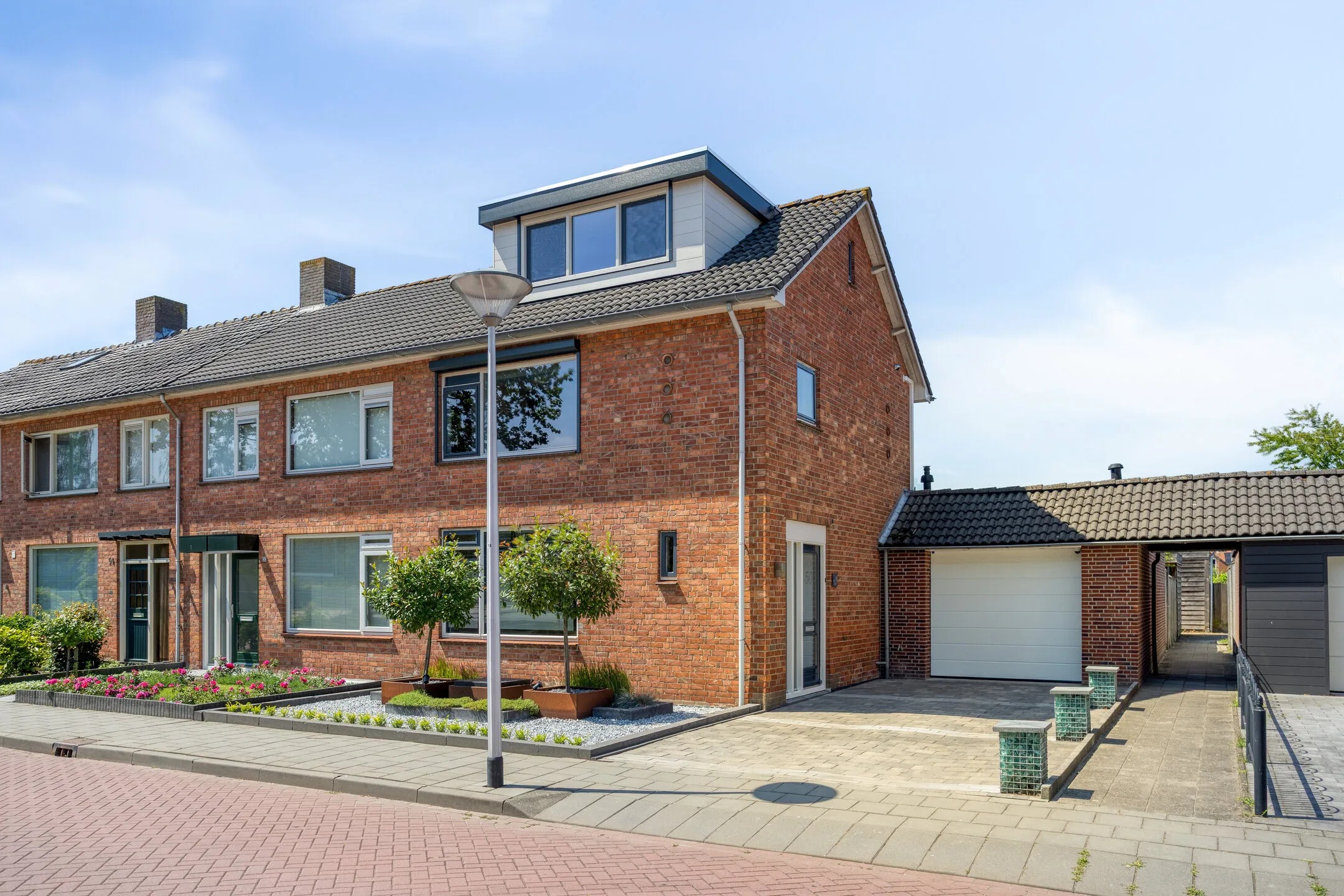Hoekwoning Seringenlaan 50 in Steenbergen