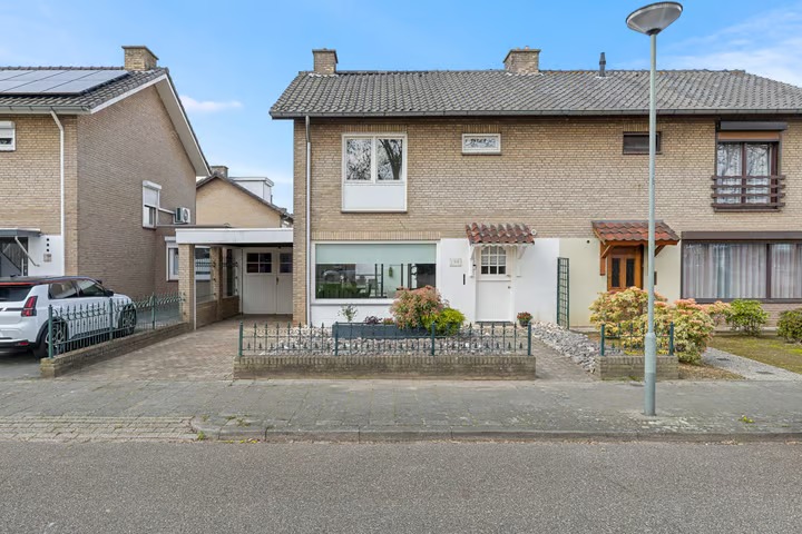 Geschakelde 2-onder-1-kapwoning Doctor Beckersstraat 134 in Beek