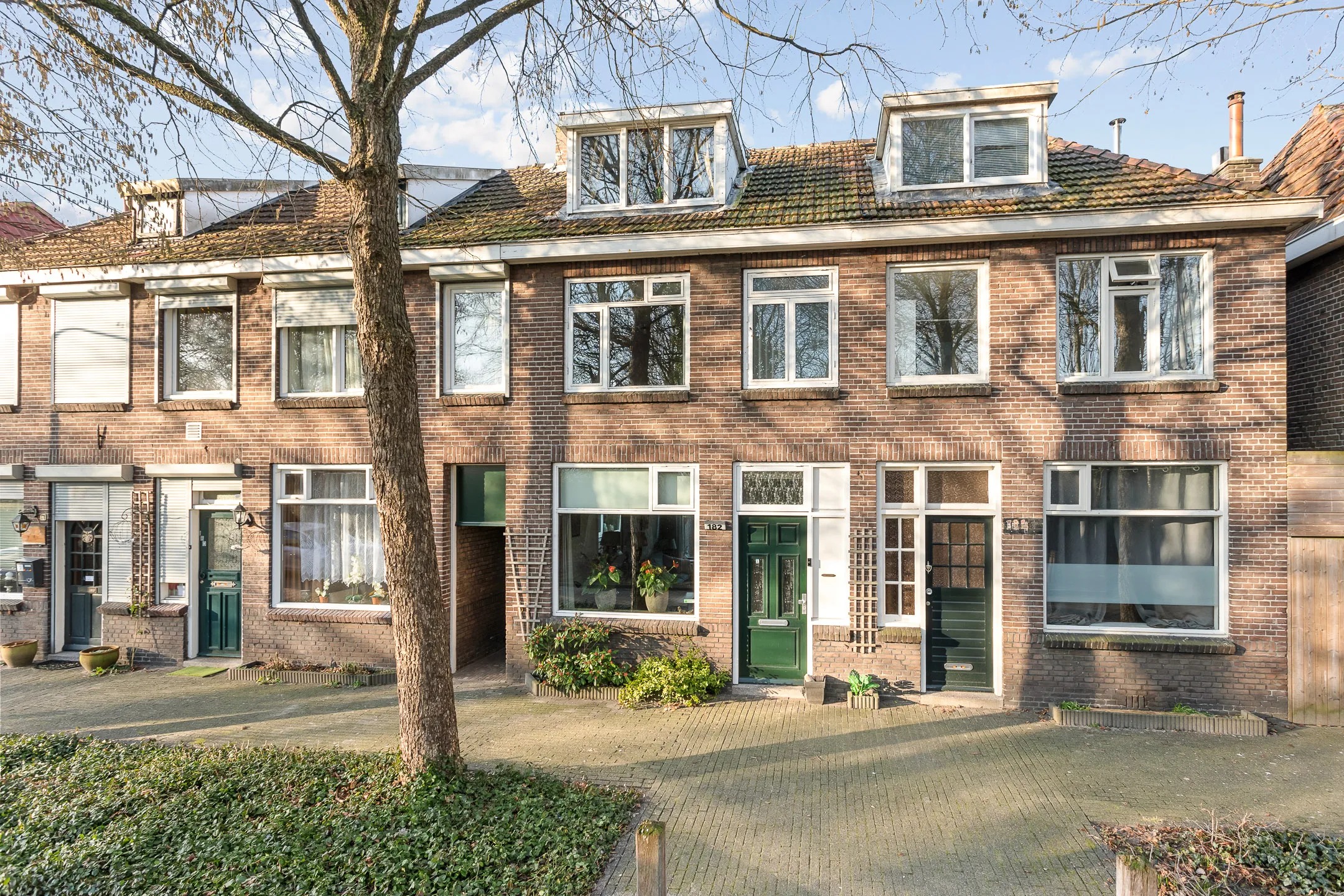 Tussenwoning Parallelweg 182 in Almelo