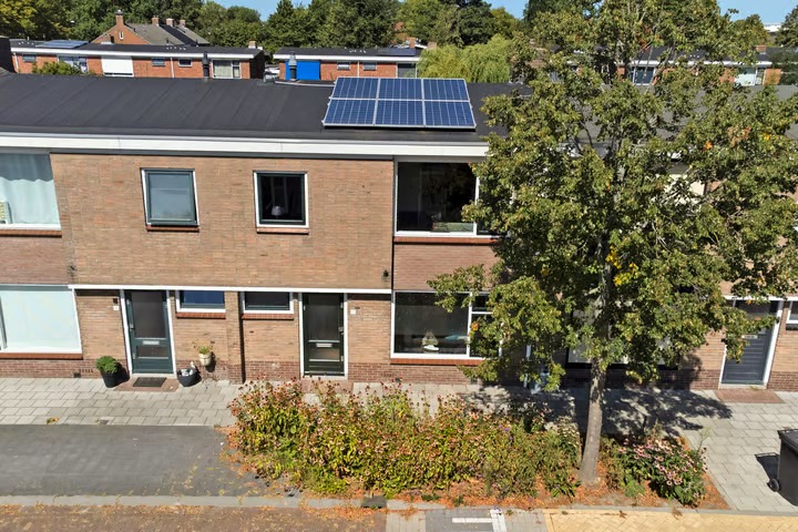 Tussenwoning Pompe van Meerdervoortstraat 12 in Yerseke