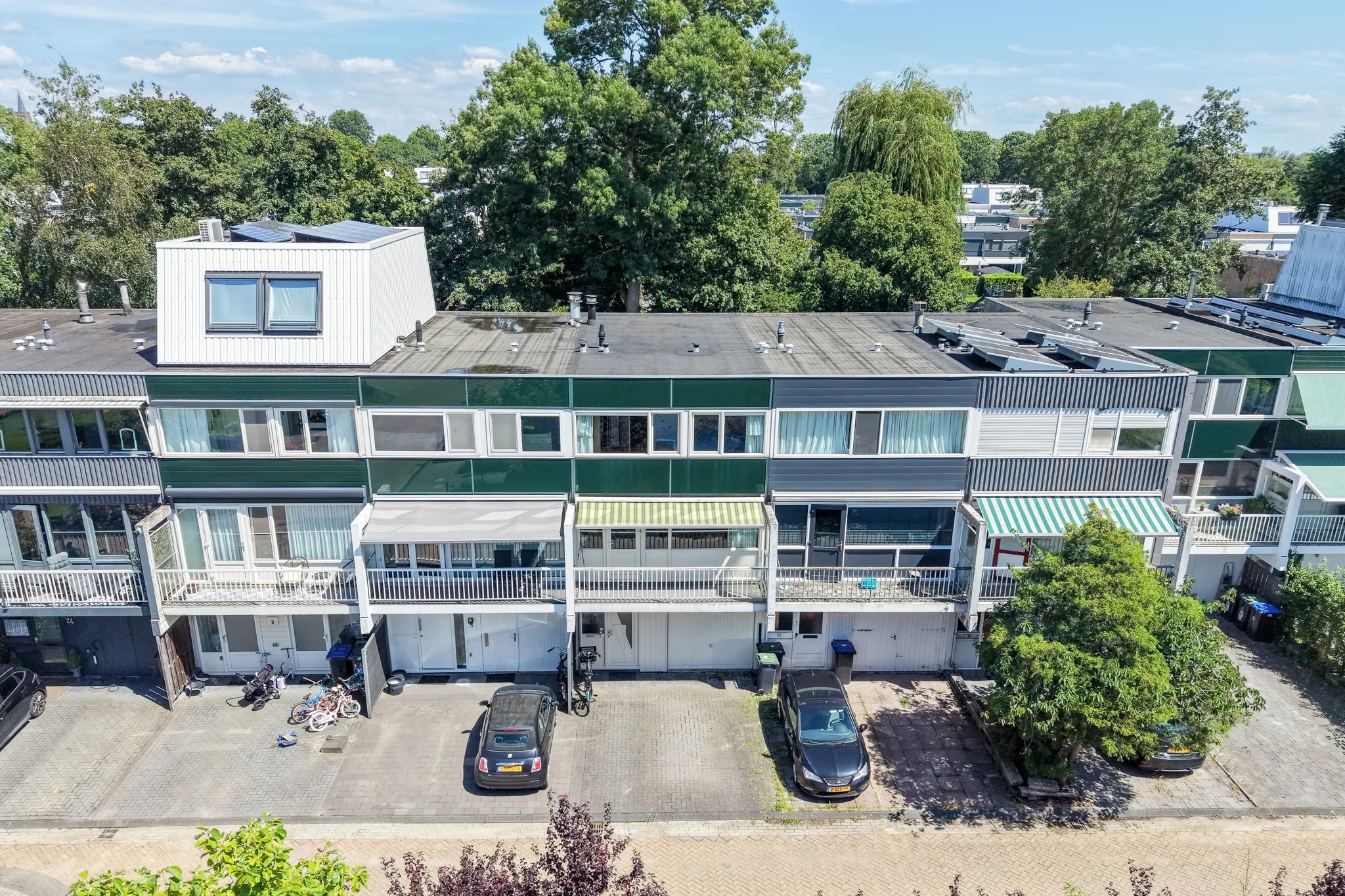 Tussenwoning (drive-in woning) Aetsveld 18 in Vinkeveen